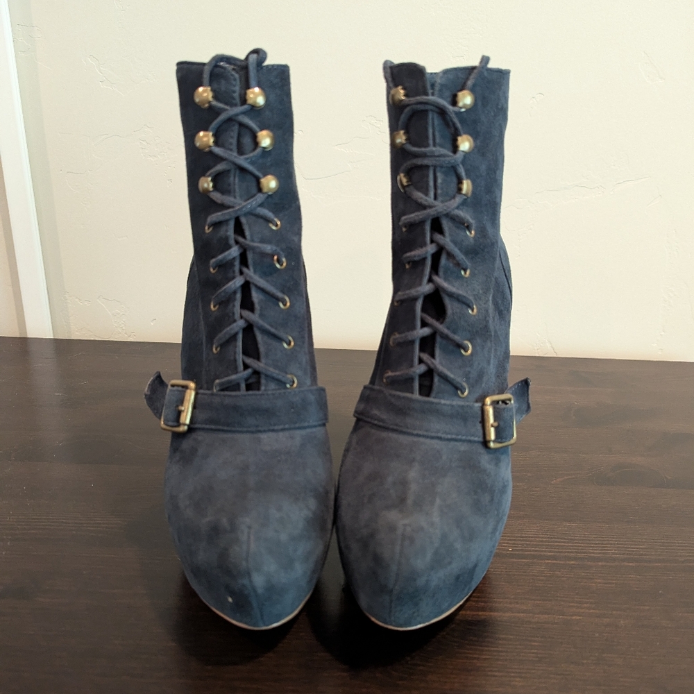 Steve Madden booty, blue suede, size 9